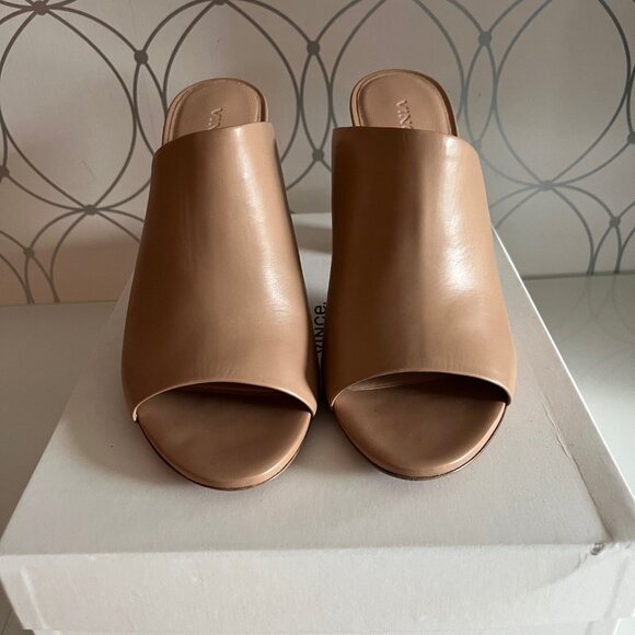 Vince Hanna Nude Leather Block Heel Mule - Picture 2 of 7